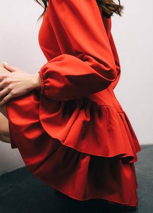 Красное платье с рюшами и рукавами воланами7 фото