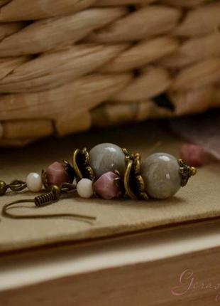 Комплект 'рожева імла', в'язана брошка ручної роботи, сережки з натуральних каменів5 фото