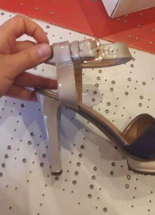 Босоніжки hogan