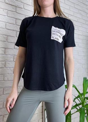 Футболка bershka  черная с карманчиком
