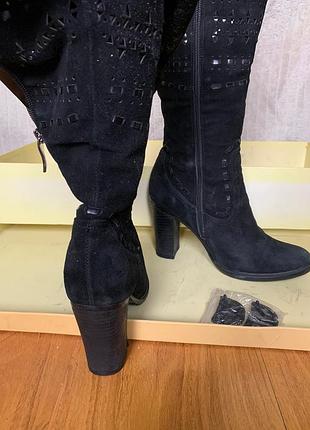 Сапожки замшевые, с отделкой, внутри мех овчина.