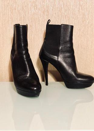 Чоботи на підборах {італія}