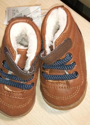 1, теплые демисезонные ботиночки на новорожденного old navy  размер 0-3 месяца