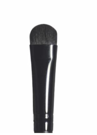 1, кисть для нанесения теней и создания эффекта "smokey eye"  elf eyeshadow  “c” brush2 фото