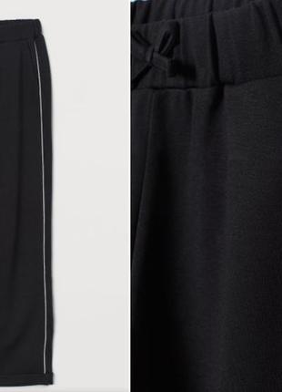 1, черные трикотажные  брюки с лампасами и карманами  h&m  размер 12-13 лет
