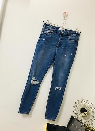 Еластичні щільні джинси з рванощами на колінах denim co