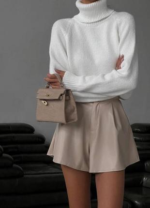 Шорты с эко-кожи как юбка