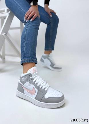 Кросівки високі