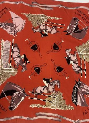 Яркий красный платок с лошадьми италия