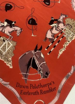 Яркий красный платок с лошадьми италия