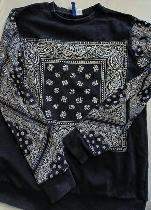 Черный пуловер h&m с квадратным узором пейсли и принтом в стиле банданы.. джемпер. свитшот мужской . толстовка