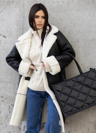 Чорна дублянка з білим хутром