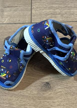 Тапочки текстильные с твердым задником на застёжке германия