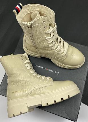 Бежеві шкіряні черевики tommy hilfiger monochromatic lace up original