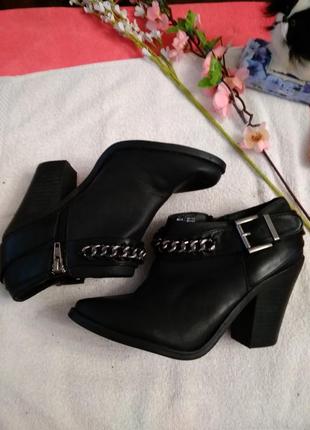 Чобітки.(замшнник шкшри.)