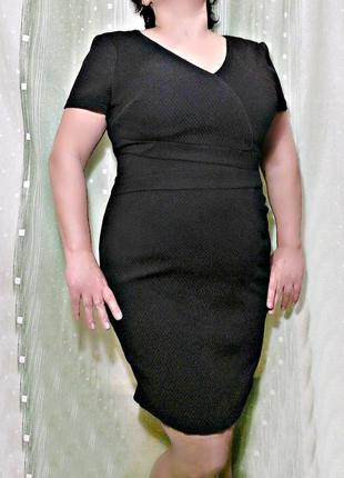 Элегантное платье из плотного эластичного трикотажа двух фактур