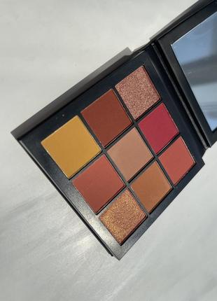 Палетка теней huda beauty coral obsessions