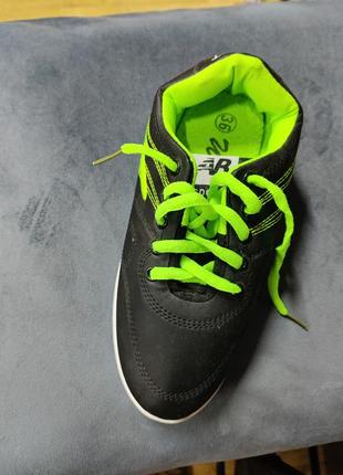 Кросівки універсальні