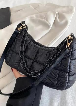 Стеганая сумочка багет с цепочкой