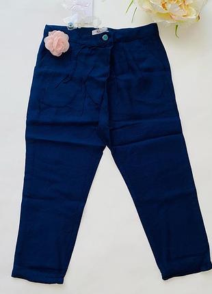 Летние нарядные штанишки насыщенного синего цвета. ткань тонкая, приятная к телу. размер: 114