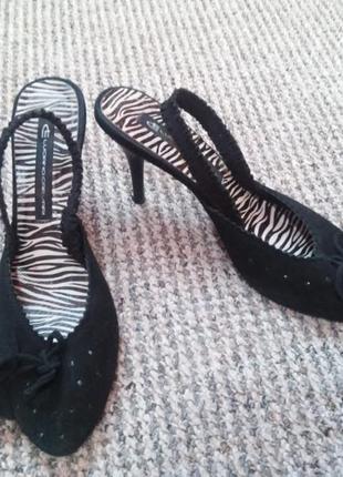 Красиві замшеві босоніжки раз.37