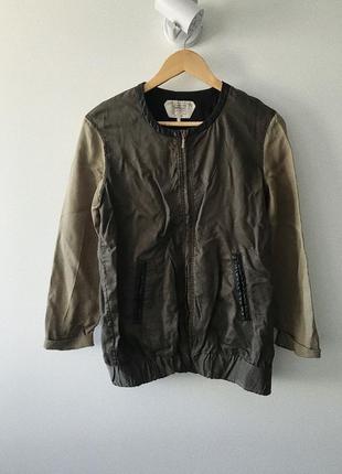 Легкая удлиненная курточка с вышивкой на спине2 фото