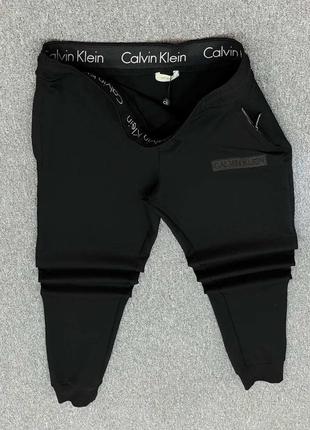 Спортивные штаны calvin klein черные / качественные теплые спорттивки кельвин кляйн на осень - зиму3 фото