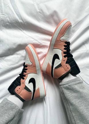 Женские высокие кожаные кроссовки nike air jordan 1 retro smoke high pink quartz#найк2 фото