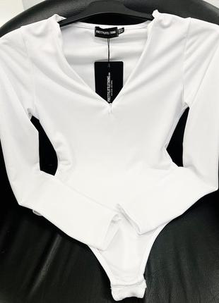 💙💛білий базовий боді лонгслів із замком prettylittlething