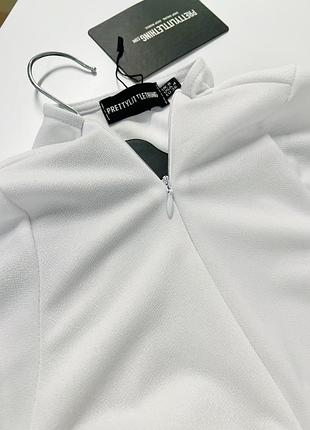 💙💛білий базовий боді лонгслів із замком prettylittlething