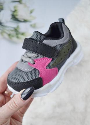 Кроссовки на девочку