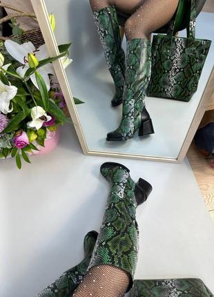 Екслюзивні чоботи з італійської шкіри рептилія жіночі на підборах зелені чорні9 фото