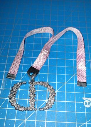 Брелок в стиле dior  из металла и тесьмы.