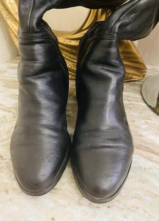 Чёрные зимние натуральные кожаные сапоги ботфорты на низком каблуке3 фото