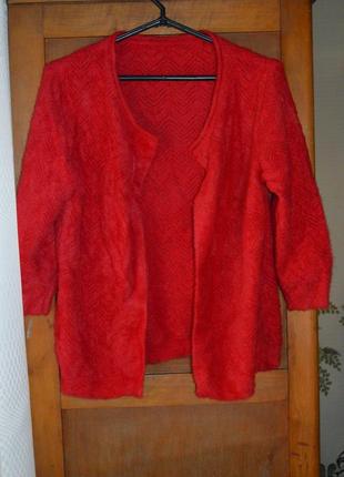 Красная мягкая кофта