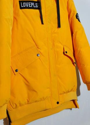 Яркая зимняя женская куртка желтого цвета6 фото