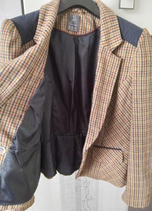 Красивенный теплый пиджак шерсть с лацканами и баской 186 фото
