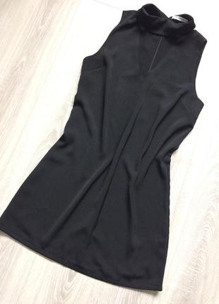 Стильное платье c чокером