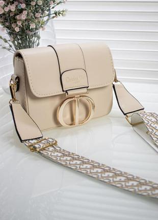Бежева брендова міні сумочка на широкому ремінці маленька модна сумка крос-боді клатч