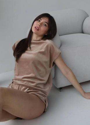 Класна та зручна піжама плюш футболка та шорти. піжамка плюшева футболка і шортики