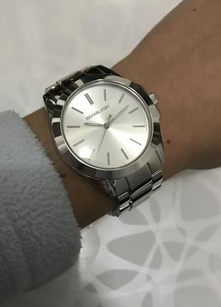Женские наручные модные металлические часы серебристые3 фото