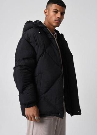 Зимняя мужская куртка молодежная теплая на зиму куртка с капюшоном черного цвета