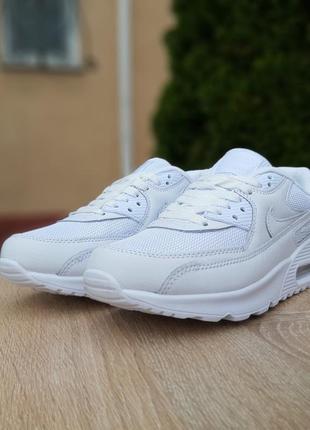 Повсякденні жіночі кросівки nike air max 90 з прес шкіри для заняття спортом в стилі найк білого кольору5 фото