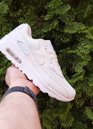 Повседневные женские кроссовки nike air max 90 из пресс кожи для занятия спортом в стиле найк белого цвета9 фото