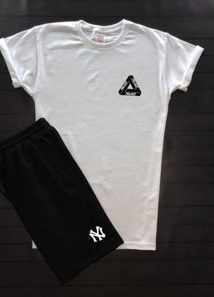 Мужская белая футболка с маленьким принтом palace и короткими рукавами, белая. продается только футболка.