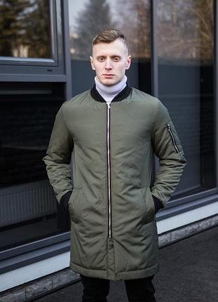 Чоловічий подовжений бомбер на весну і осінь з плащової тканини оливкового кольору