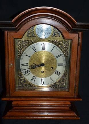 Большие каминные часы .