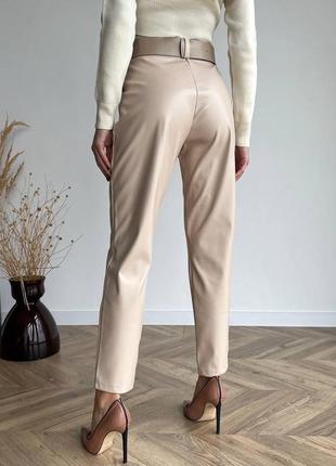 Кожаные брюки с поясом2 фото