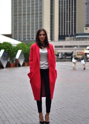 Красное трендовое весеннее пальто1 фото