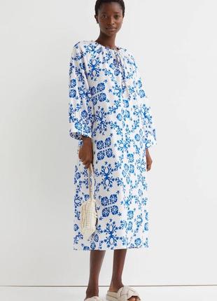 Шикарна стильна сукня - біла в сині квіти, hm, l3 фото